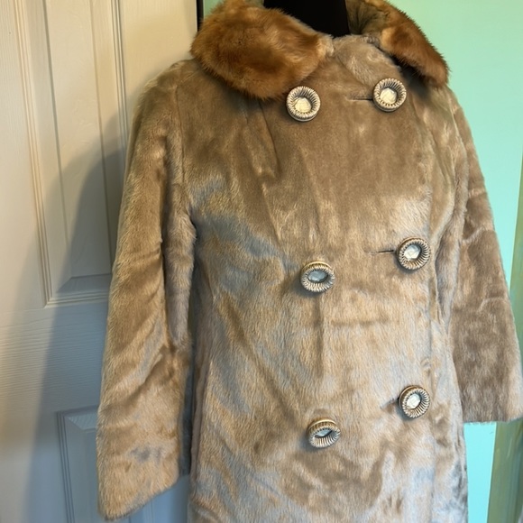 BEAUTIFUL Vintage Blum Brothers Fur Coat - Picture 6 of 9
